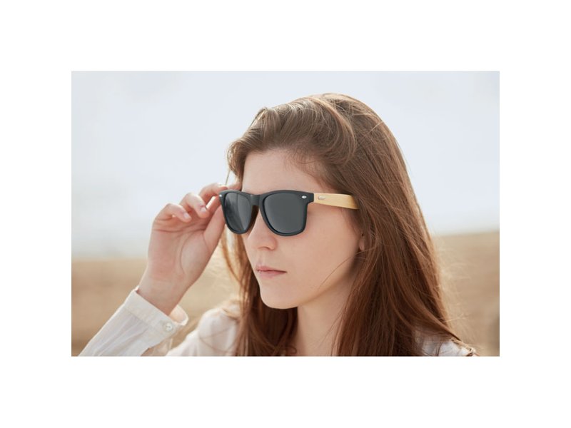Zonnebril met bamboe frame laten bedrukken – Eco promotiezonnebril met logo | GiftsDirect