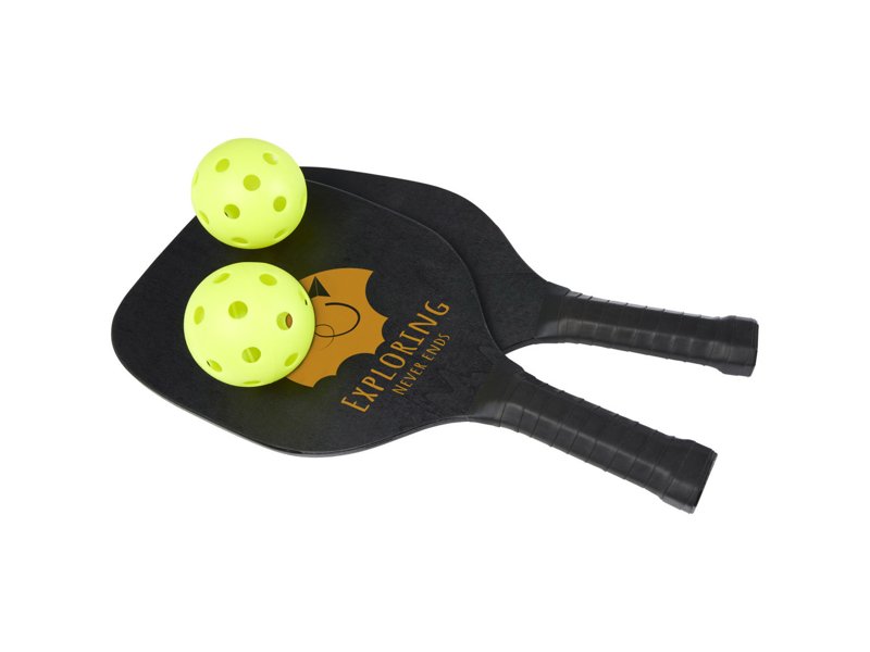 Enrique peddelset in een zak van mesh