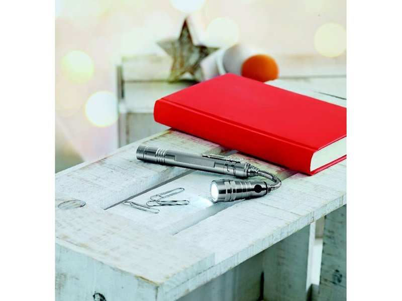 Uitschuifbare alum zaklamp