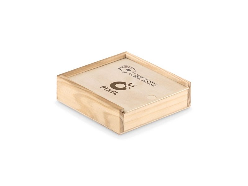 Spelletjes in houten doos